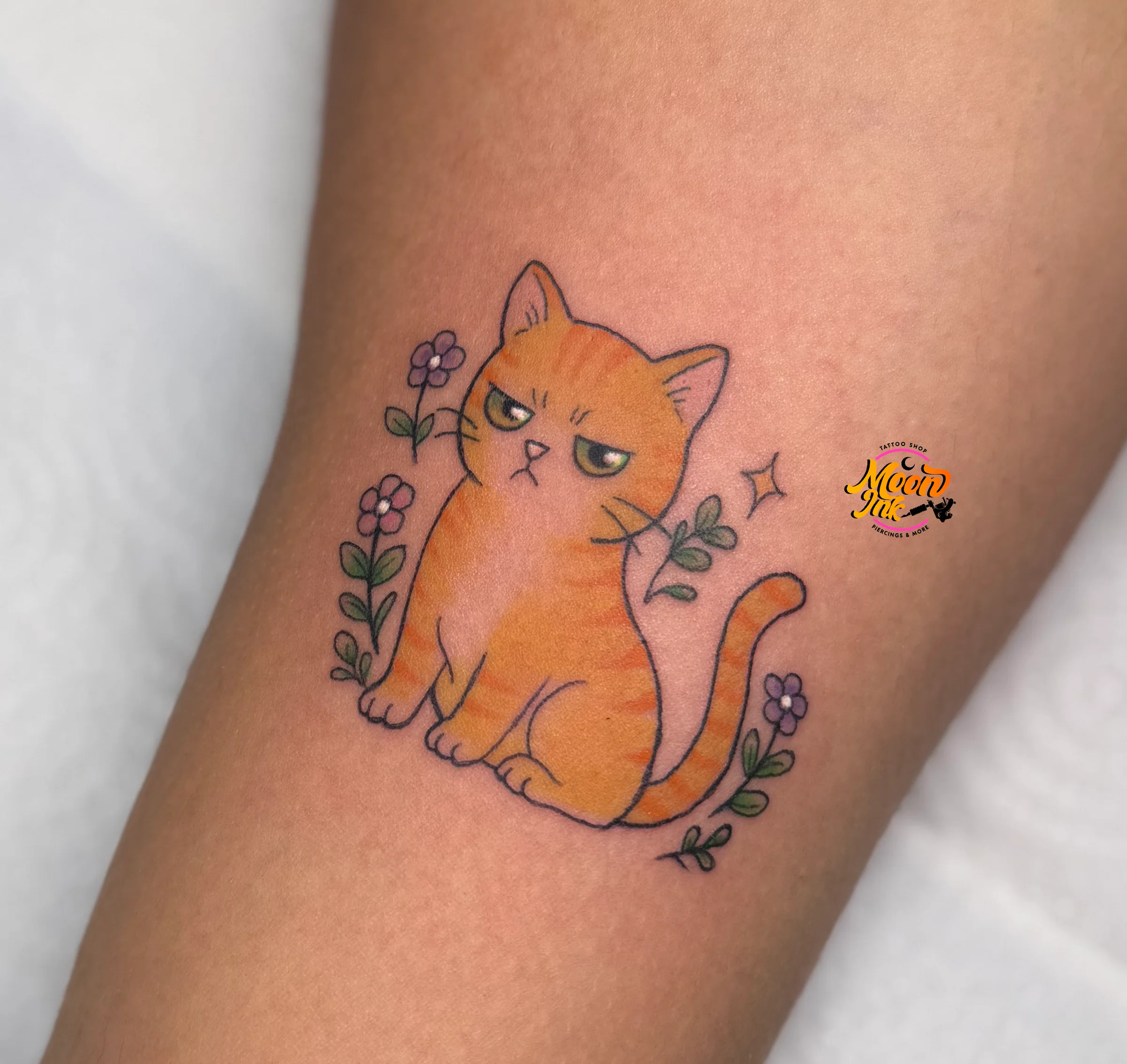 Tatuaje gato anime a color